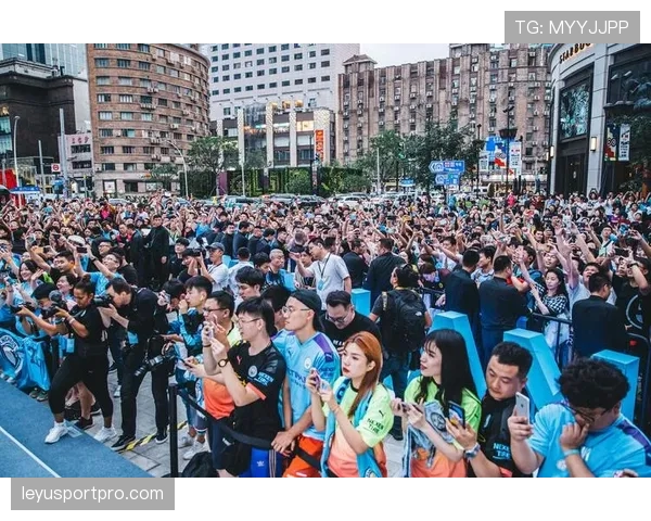 欧冠球迷嘉年华在米兰市中心开幕，预计吸引超十万名游客